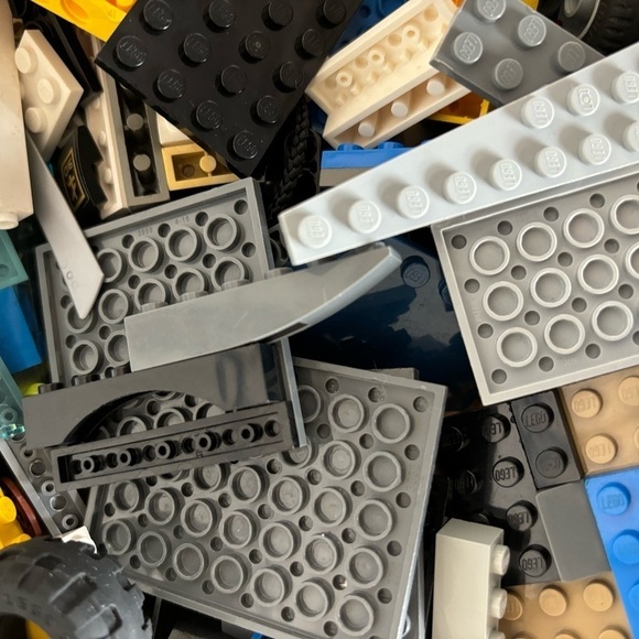 Legos Multiple Pieces OVER 2LB LOT mixed pieces - Picture 10 of 16